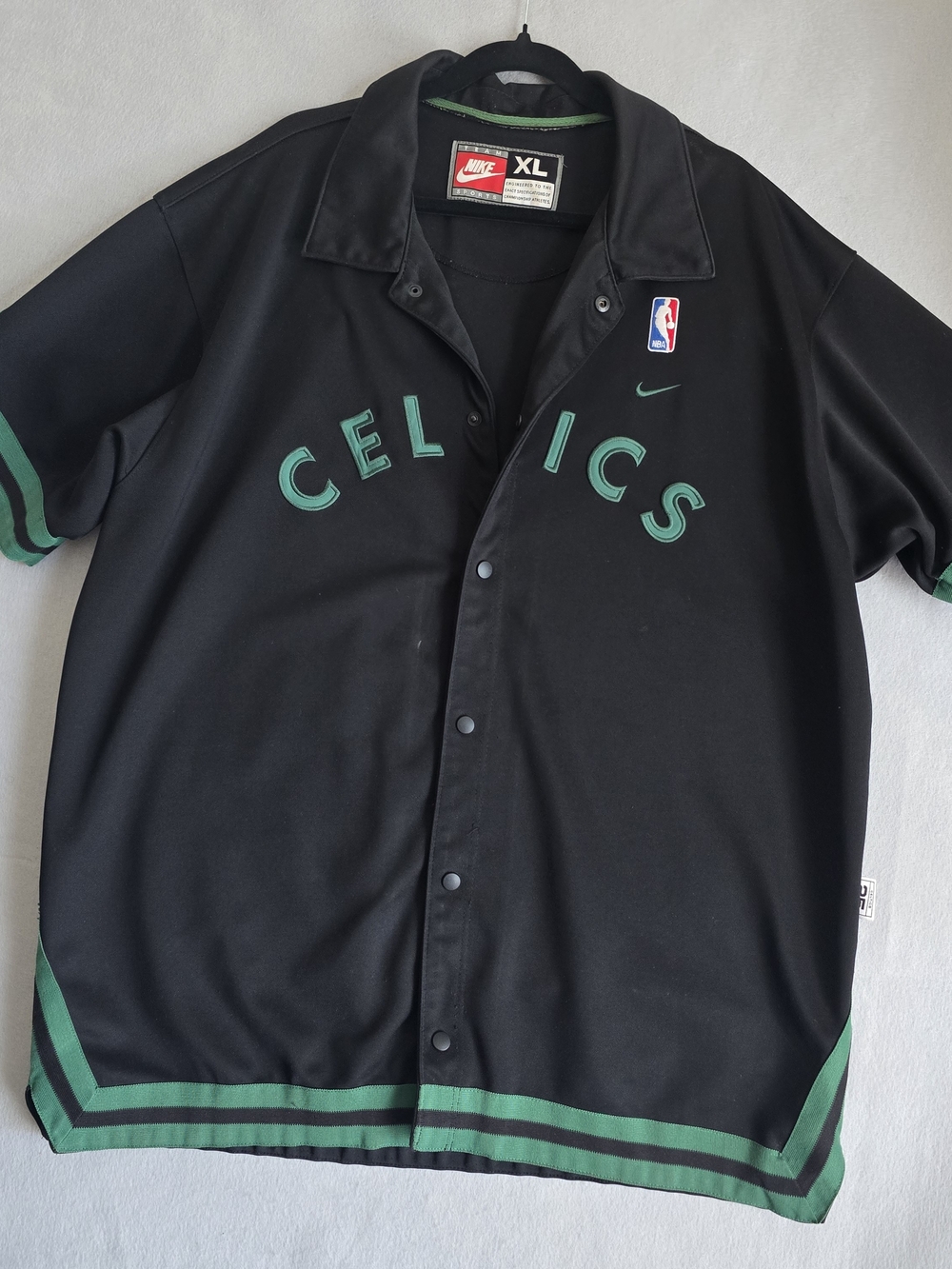 Nike XL Men Boston Celtics Black & Green Button-Up Shirt Y2K Retro NBA
